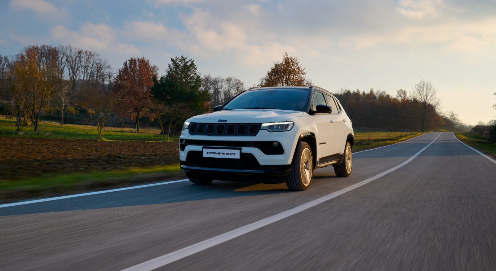 Το Jeep® Compass 4xe Plug-in Hybrid με όφελος 10.000€, τώρα από 37.500€, στην Κουμαντζιάς Α.Ε.